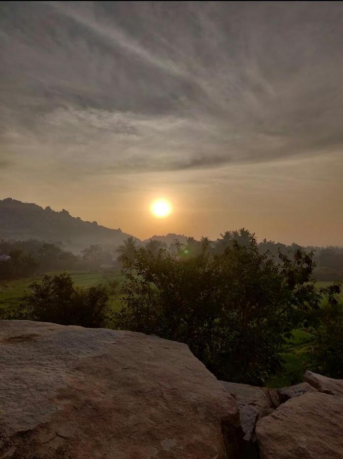 Sunrise Guest House & Restaurant Hampi Exteriér fotografie
